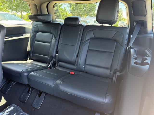 New 2026 Lincoln Navigator Reserve w/ Jet Appearance Package AWD/4WD image 14