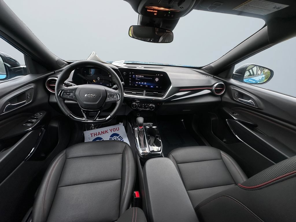 Used 2025 Chevrolet Trax RS w/ Sunroof Package FWD image 10