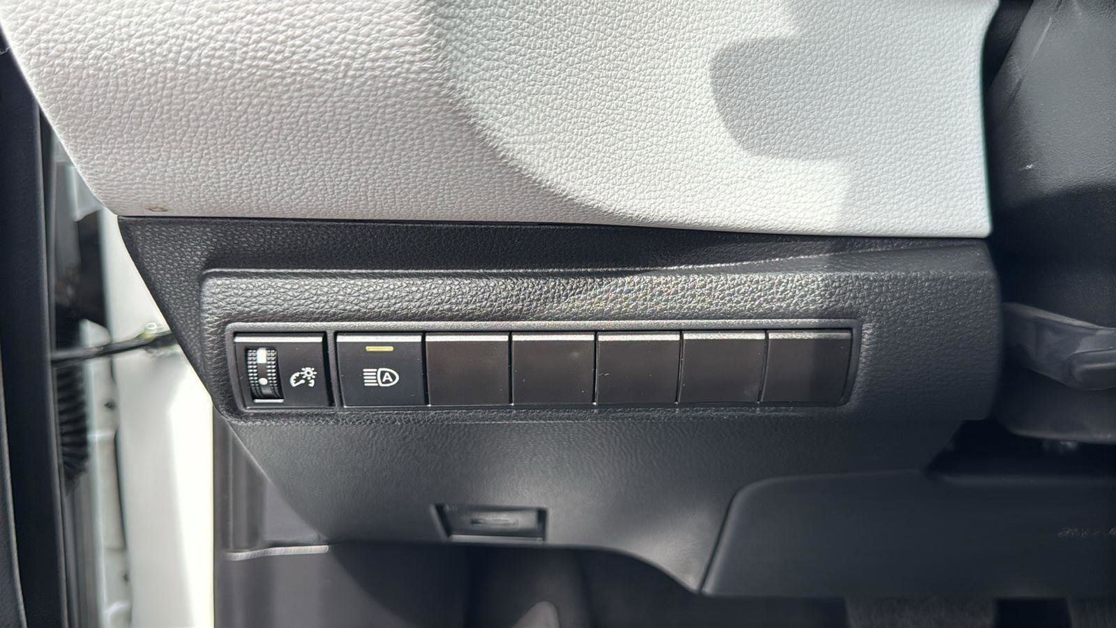 Certified 2025 Toyota Corolla SE w/ Convenience Package image 12