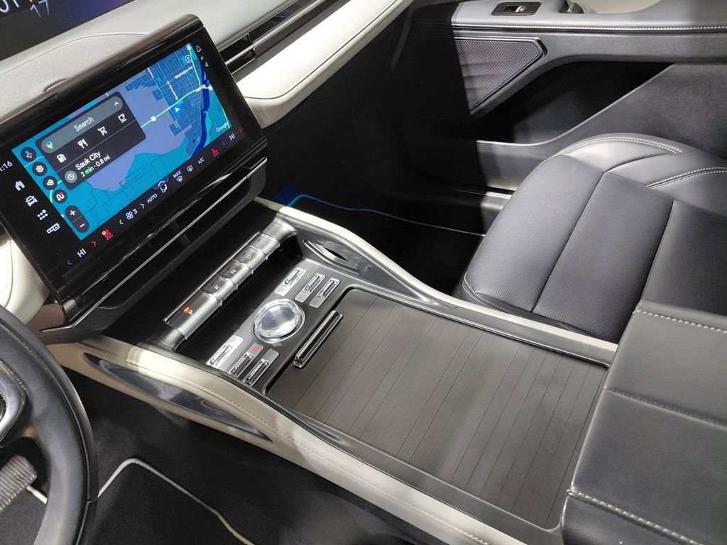 Used 2025 Lincoln Nautilus Premier image 27