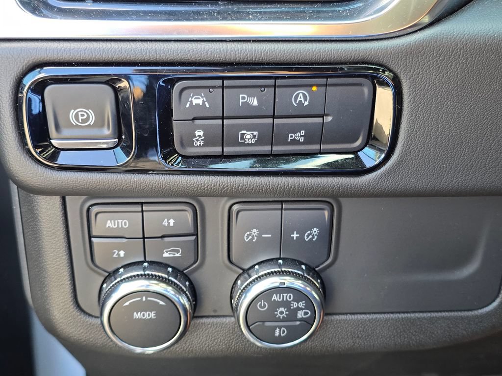 Certified 2025 GMC Yukon Denali AWD/4WD image 24