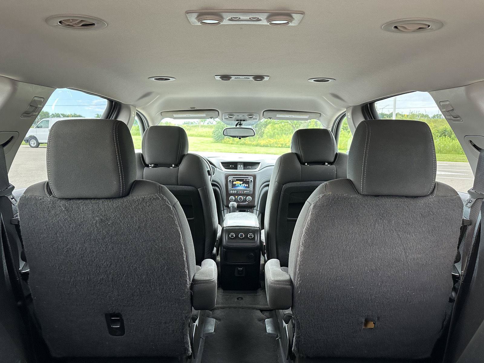 Used 2015 Chevrolet Traverse LT w/ Style and Technology Package FWD image 9