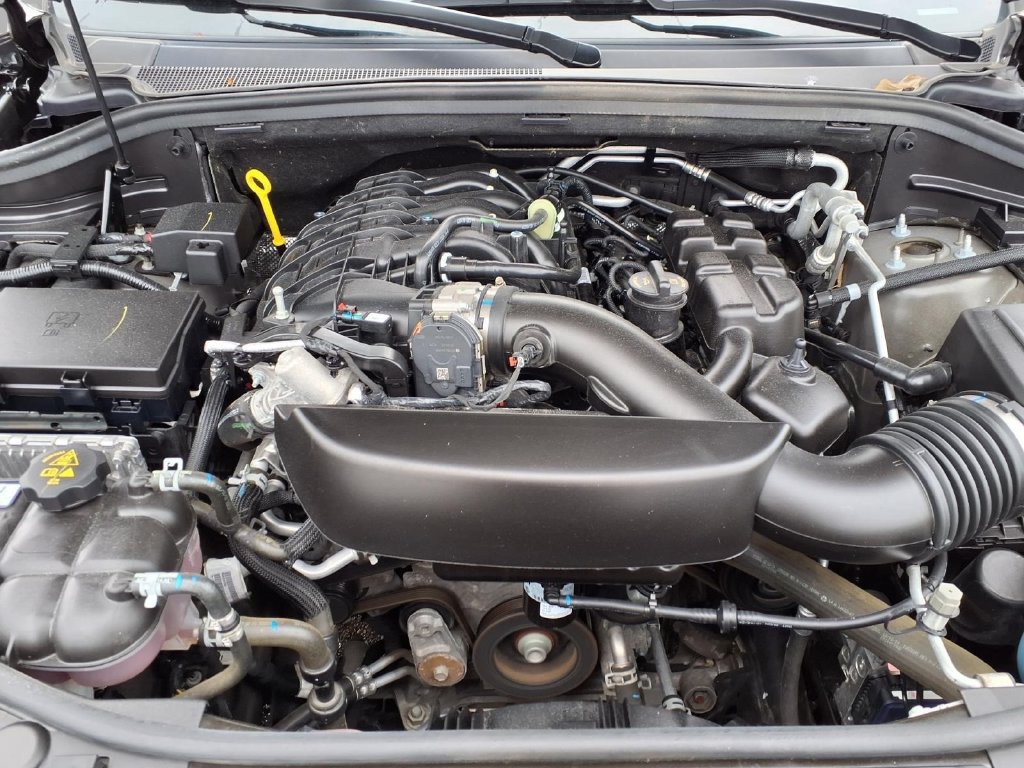 Used 2025 Dodge Durango GT AWD/4WD image 3