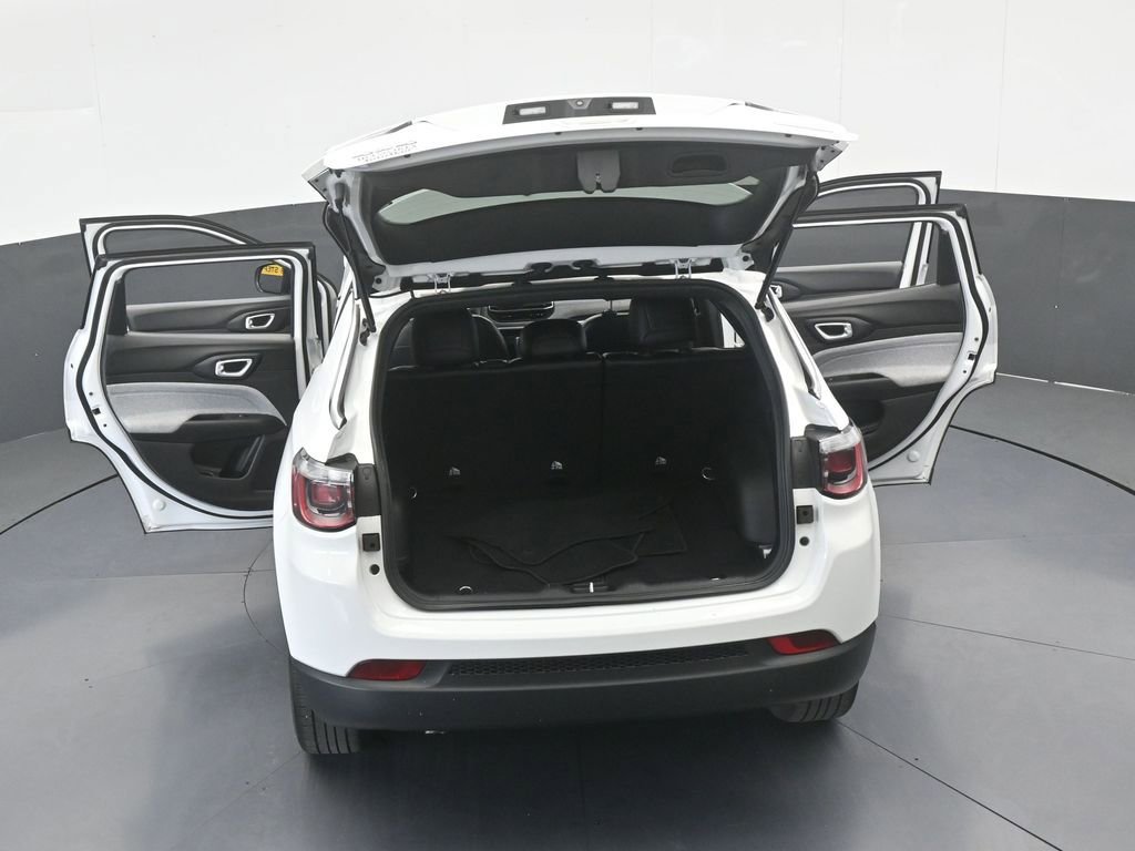 Used 2023 Jeep Compass Latitude image 31