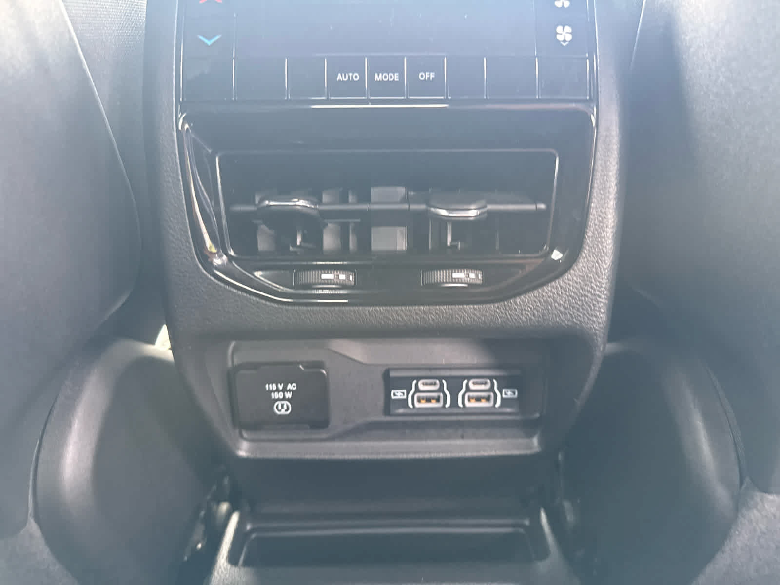 Used 2024 Jeep Grand Cherokee L Altitude AWD/4WD image 11
