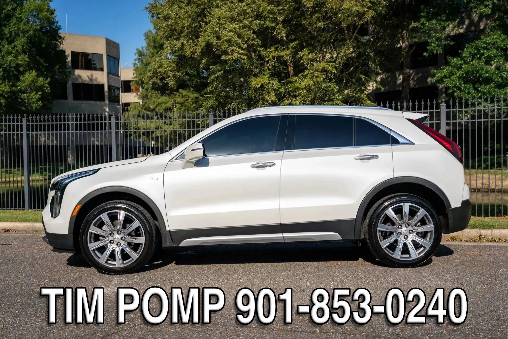 Used 2023 Cadillac XT4 Premium Luxury w/ Cold Weather Package FWD image 16
