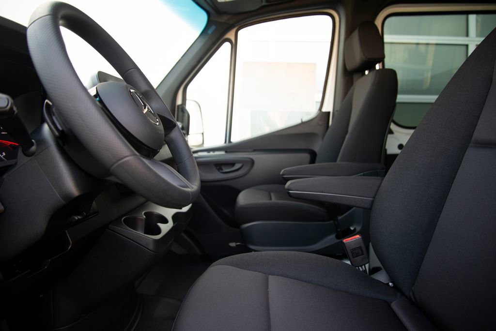 Used 2025 Mercedes-Benz Sprinter 144 Cargo image 13