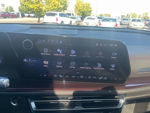 Used 2024 Chevrolet Traverse RS image 25