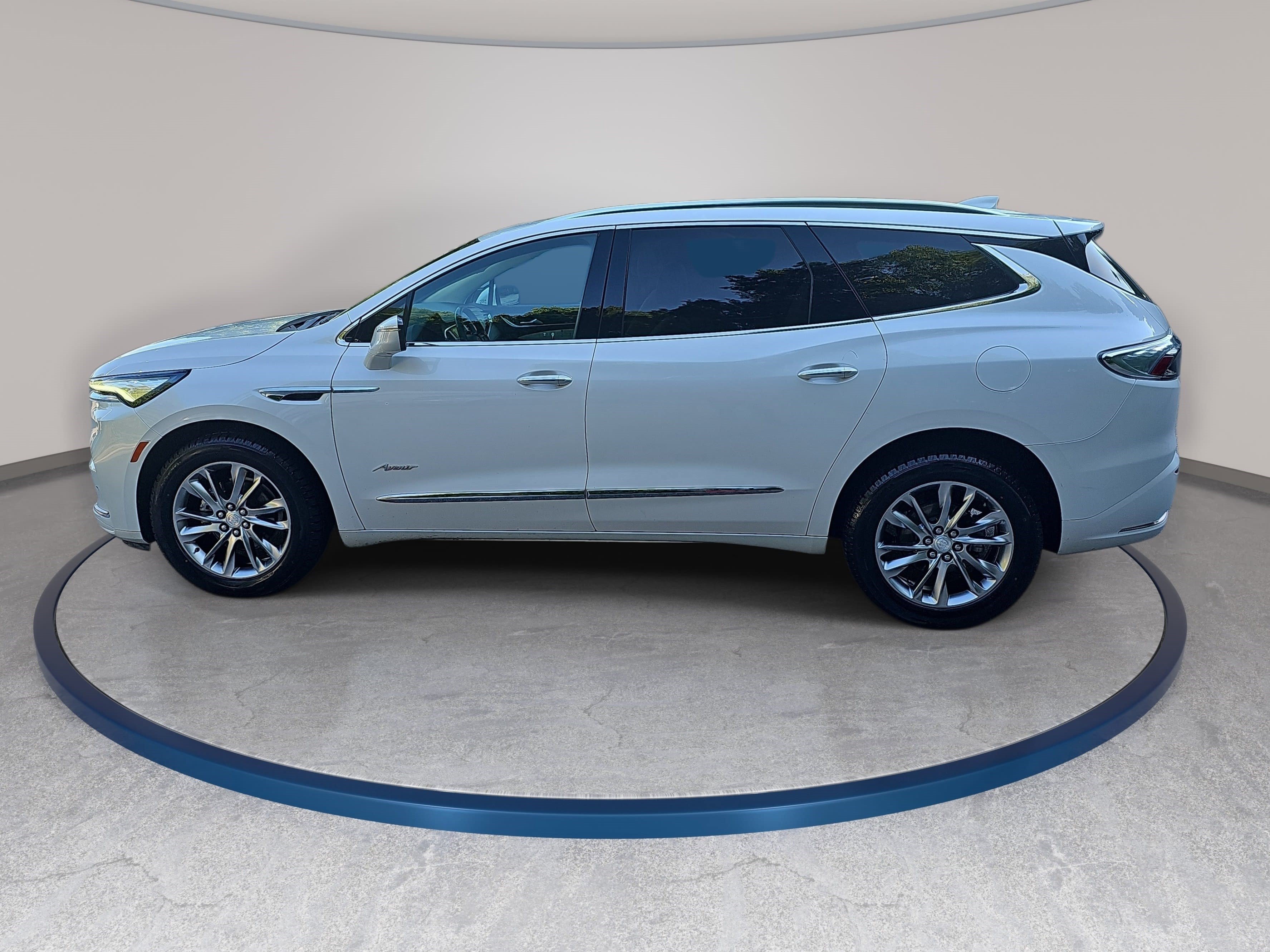 Used 2022 Buick Enclave Avenir w/ Avenir Technology Package FWD image 8