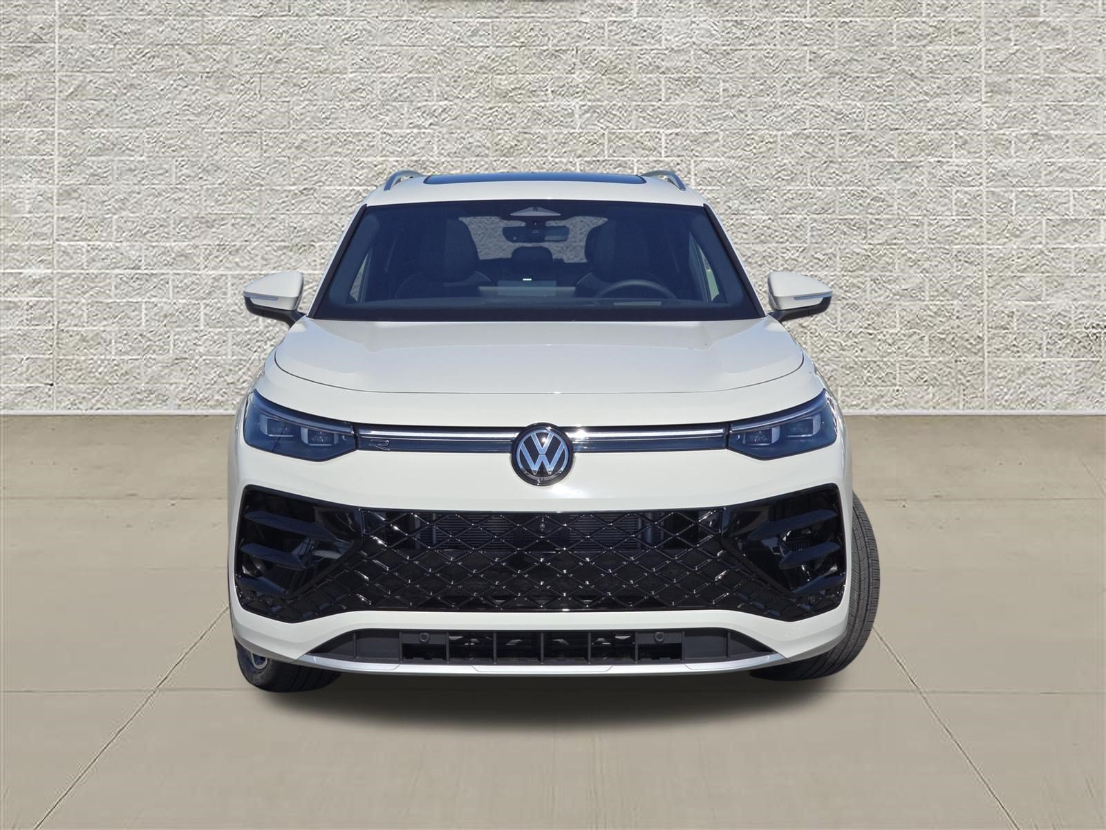 New 2026 Volkswagen Tiguan SEL R-Line AWD/4WD image 2