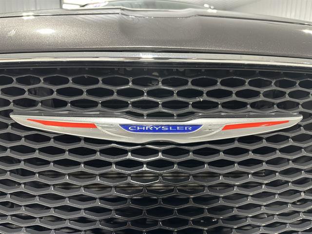 Used 2019 Chrysler 300 Touring L w/ Quick Order Package 22F image 9