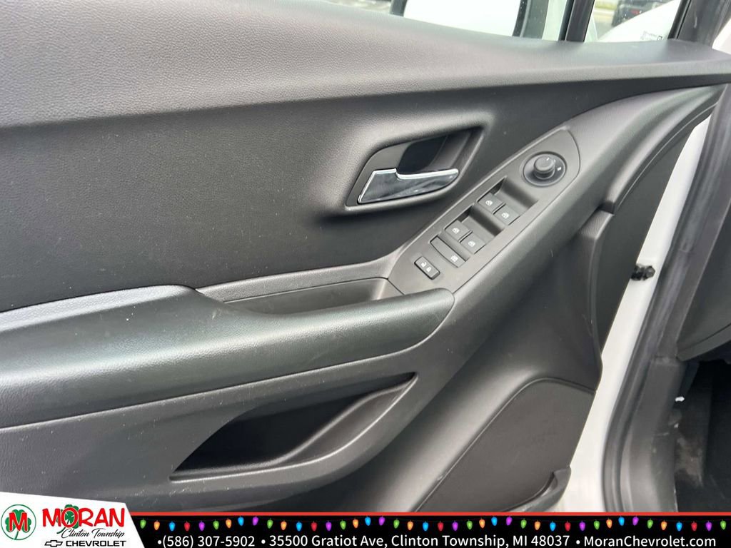 Certified 2022 Chevrolet Trax LS w/ Tint and Cruise Package image 15