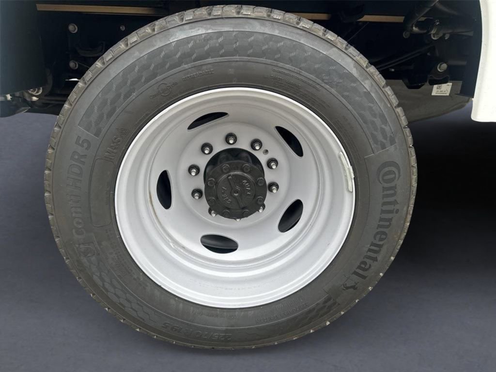 New 2024 Ford F450 XL image 9