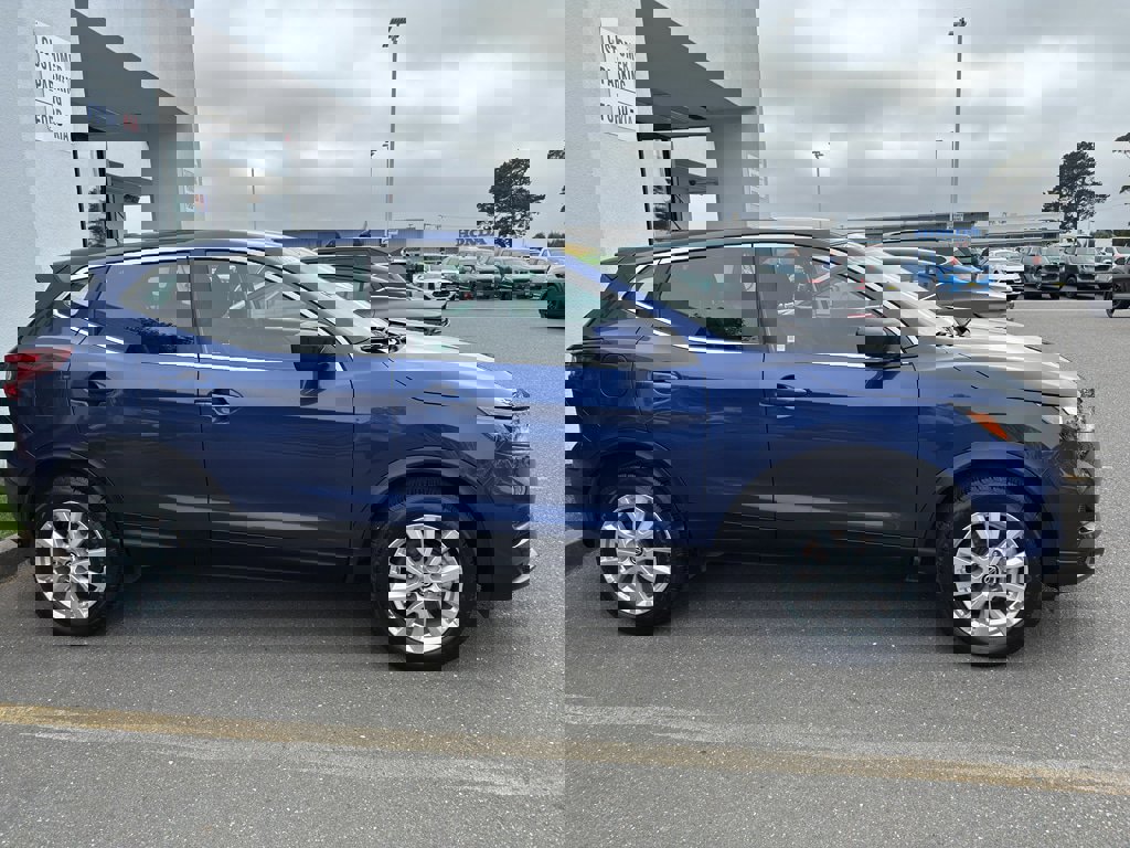 Used 2022 Nissan Rogue Sport S image 4