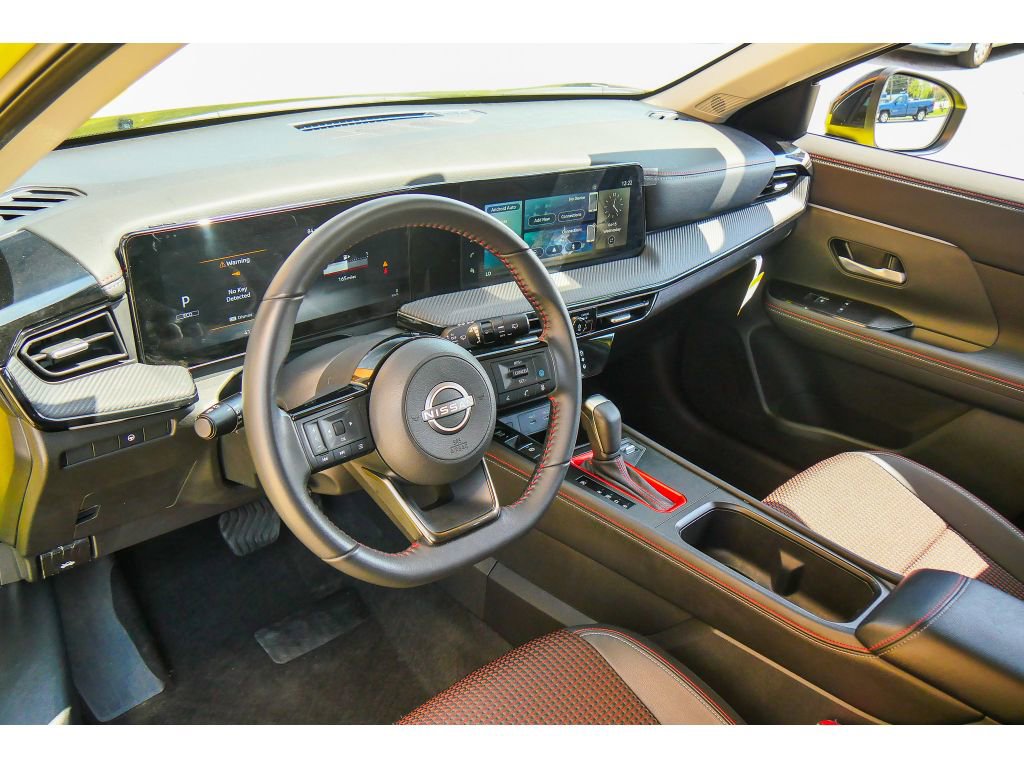 Used 2025 Nissan Kicks SR AWD/4WD image 11