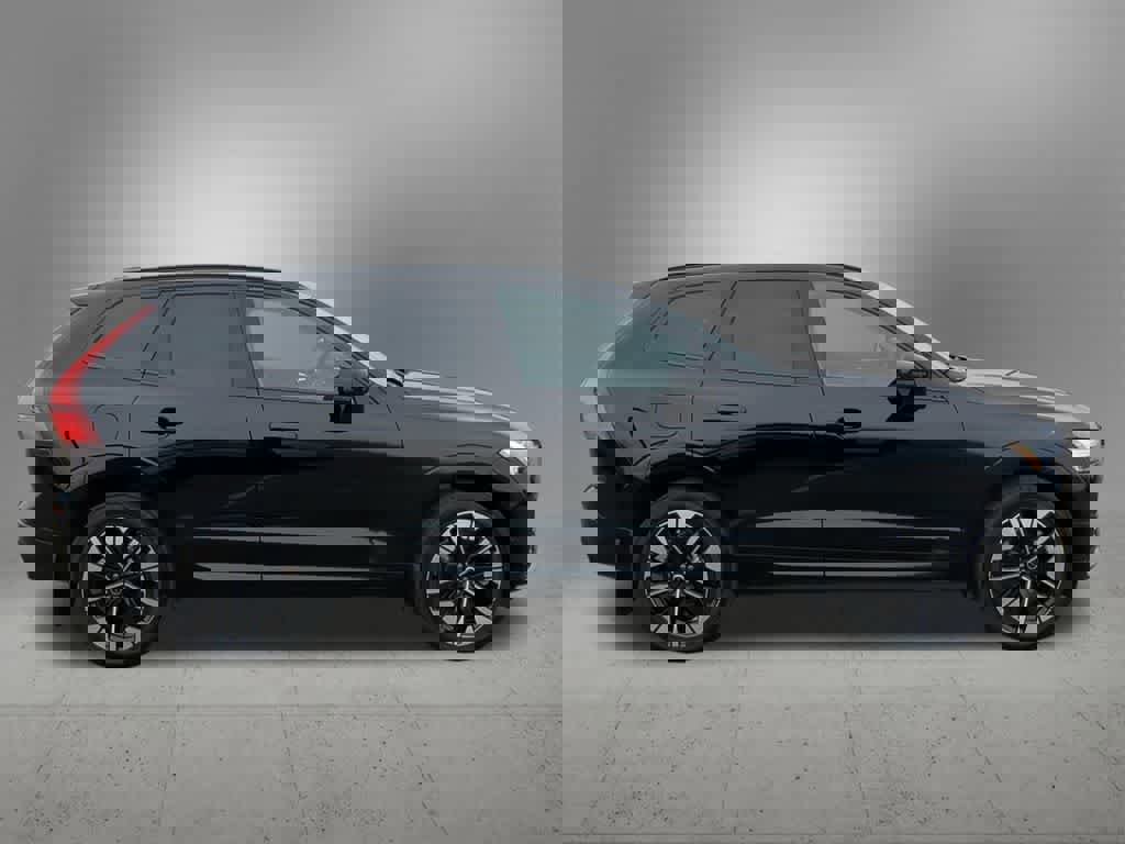 Used 2026 Volvo XC60 B5 Plus w/ Protection Package Premier image 7