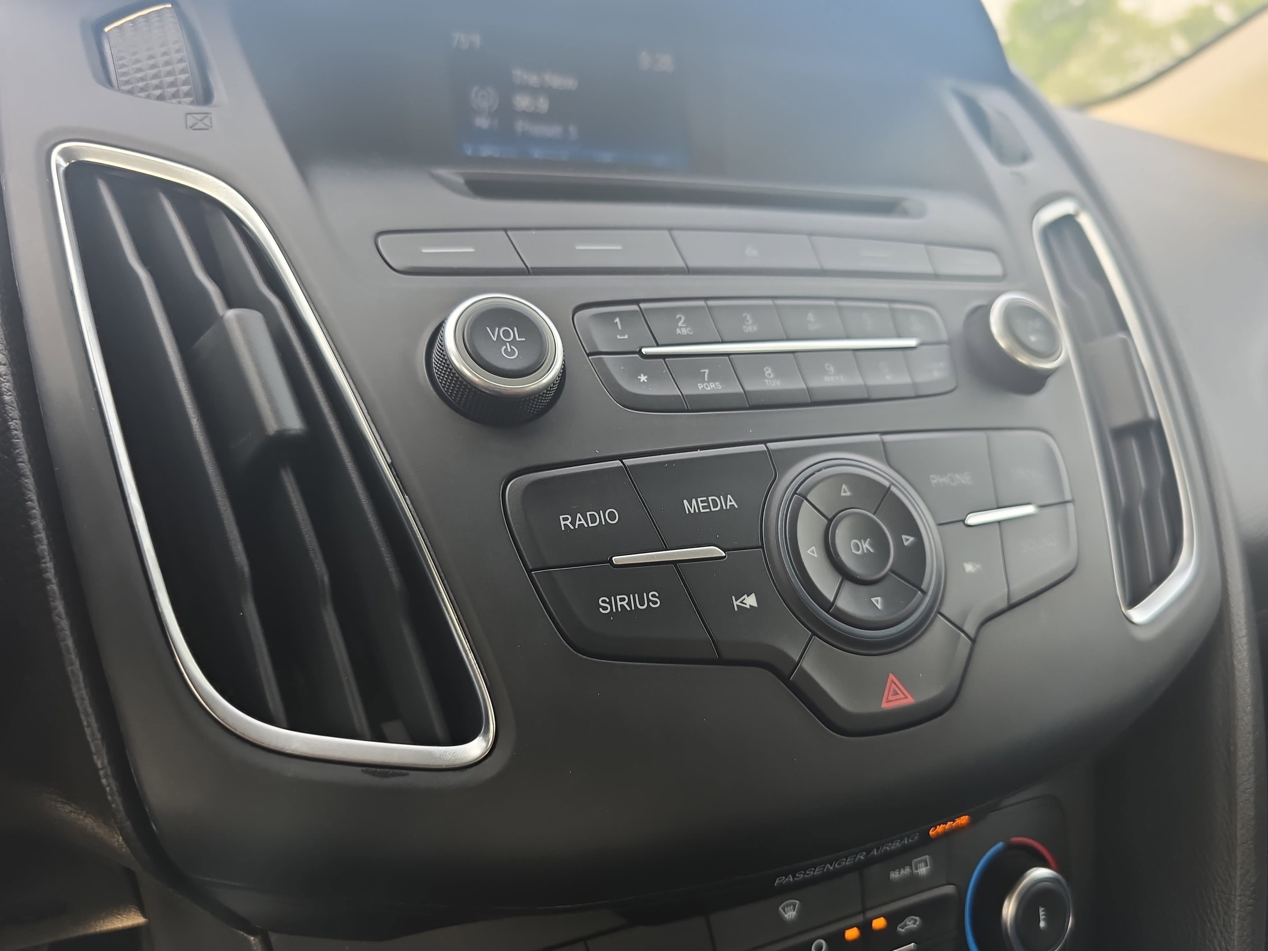 Used 2016 Ford Focus SE w/ Equipment Group 201A FWD image 22