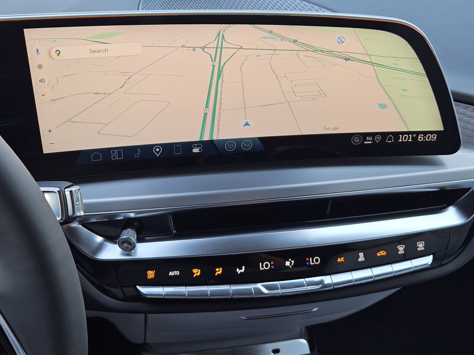New 2025 Cadillac Lyriq Sport AWD/4WD image 17