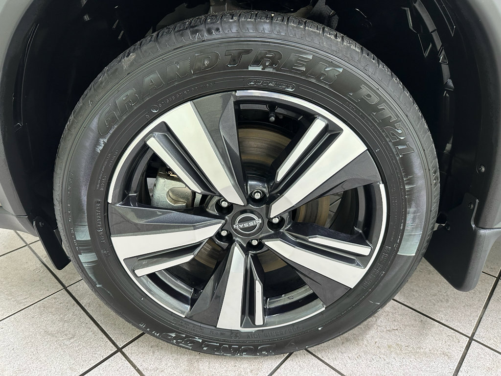 Used 2025 Nissan Rogue SL w/ Tech Package AWD/4WD image 16