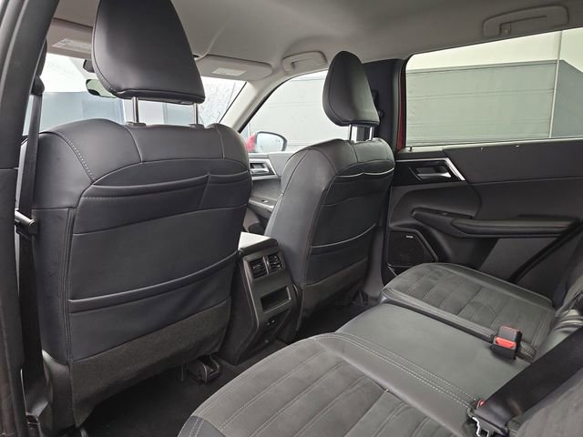 Used 2025 Mitsubishi Outlander SE image 38