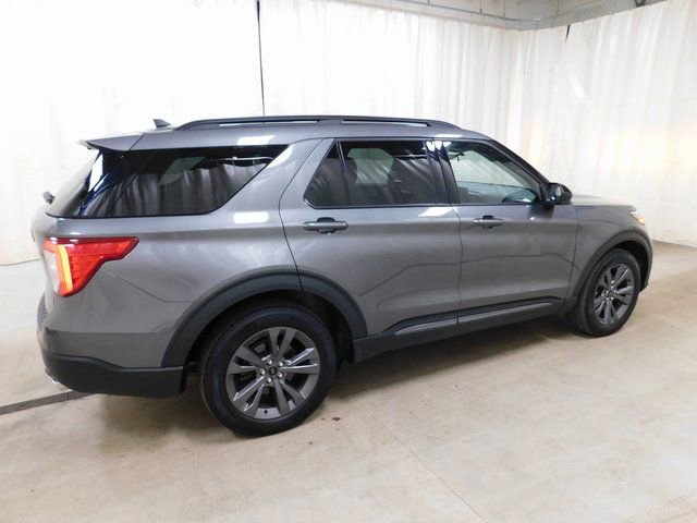 Used 2023 Ford Explorer XLT w/ Equipment Group 202A image 3