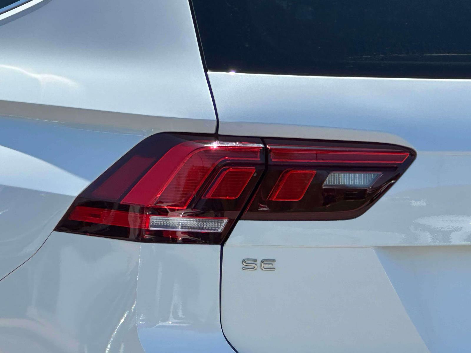 Used 2023 Volkswagen Tiguan SE AWD/4WD image 8