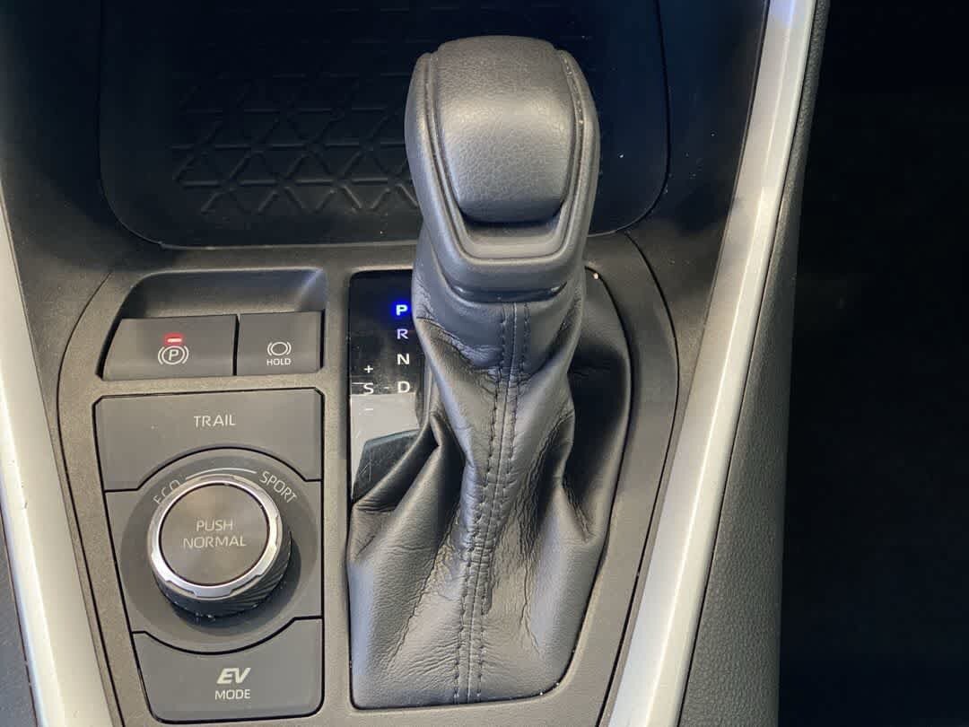 Used 2021 Toyota RAV4 XLE AWD/4WD image 22