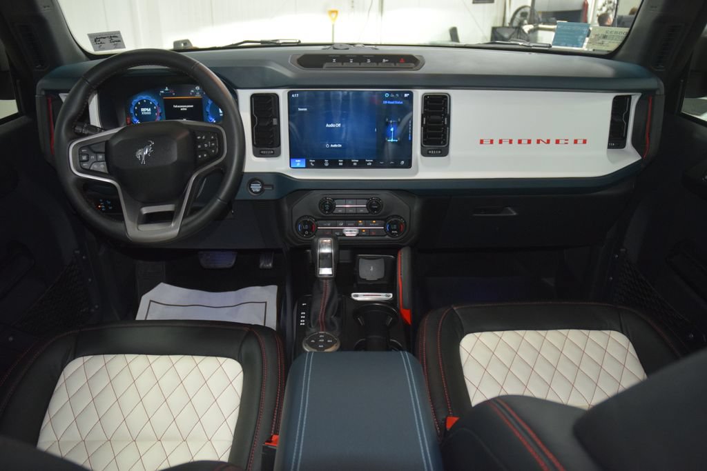 Used 2025 Ford Bronco Heritage Edition AWD/4WD image 31