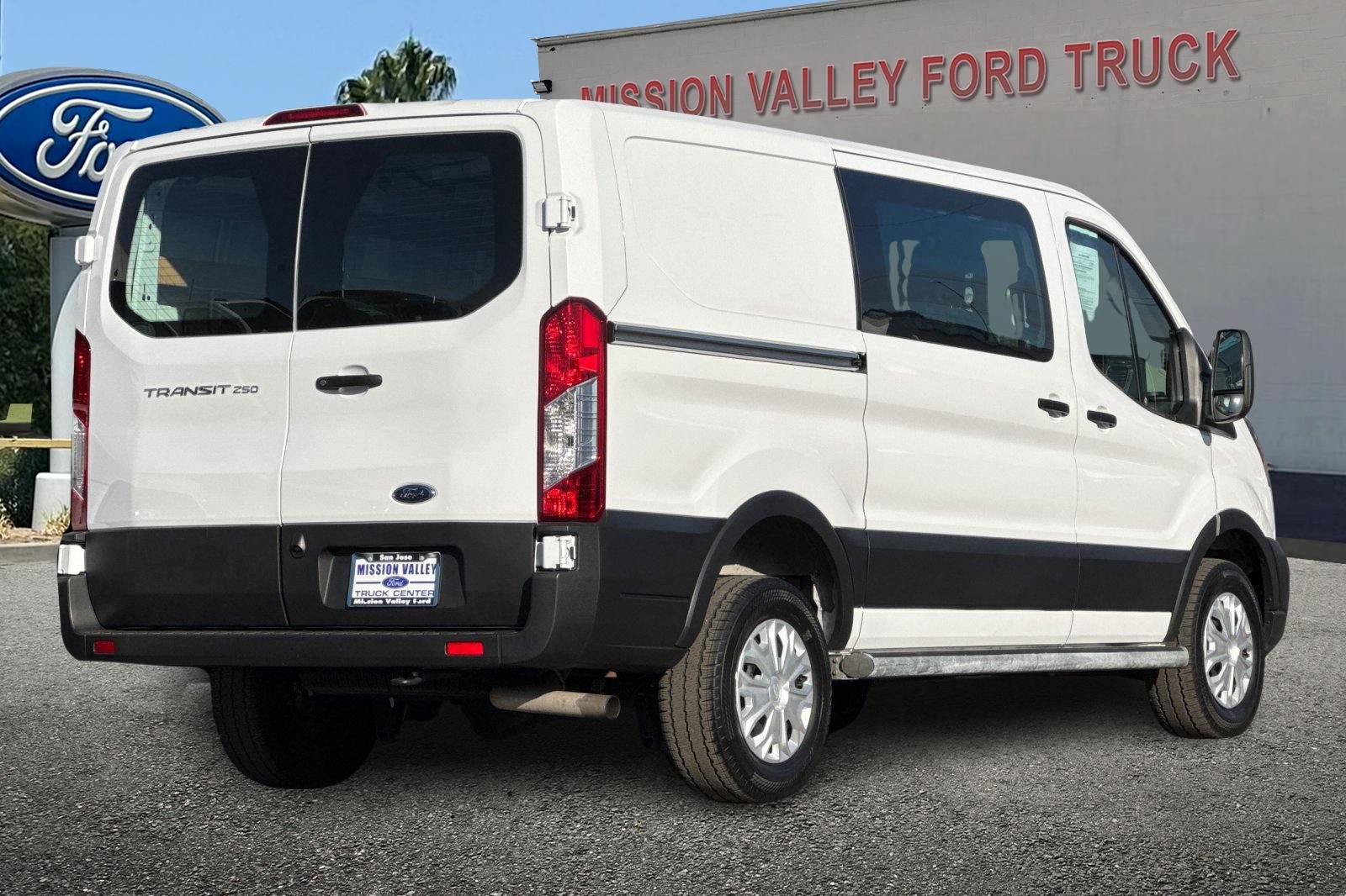 Used 2025 Ford Transit 250 Low Roof w/ Exterior Upgrade Package RWD image 4