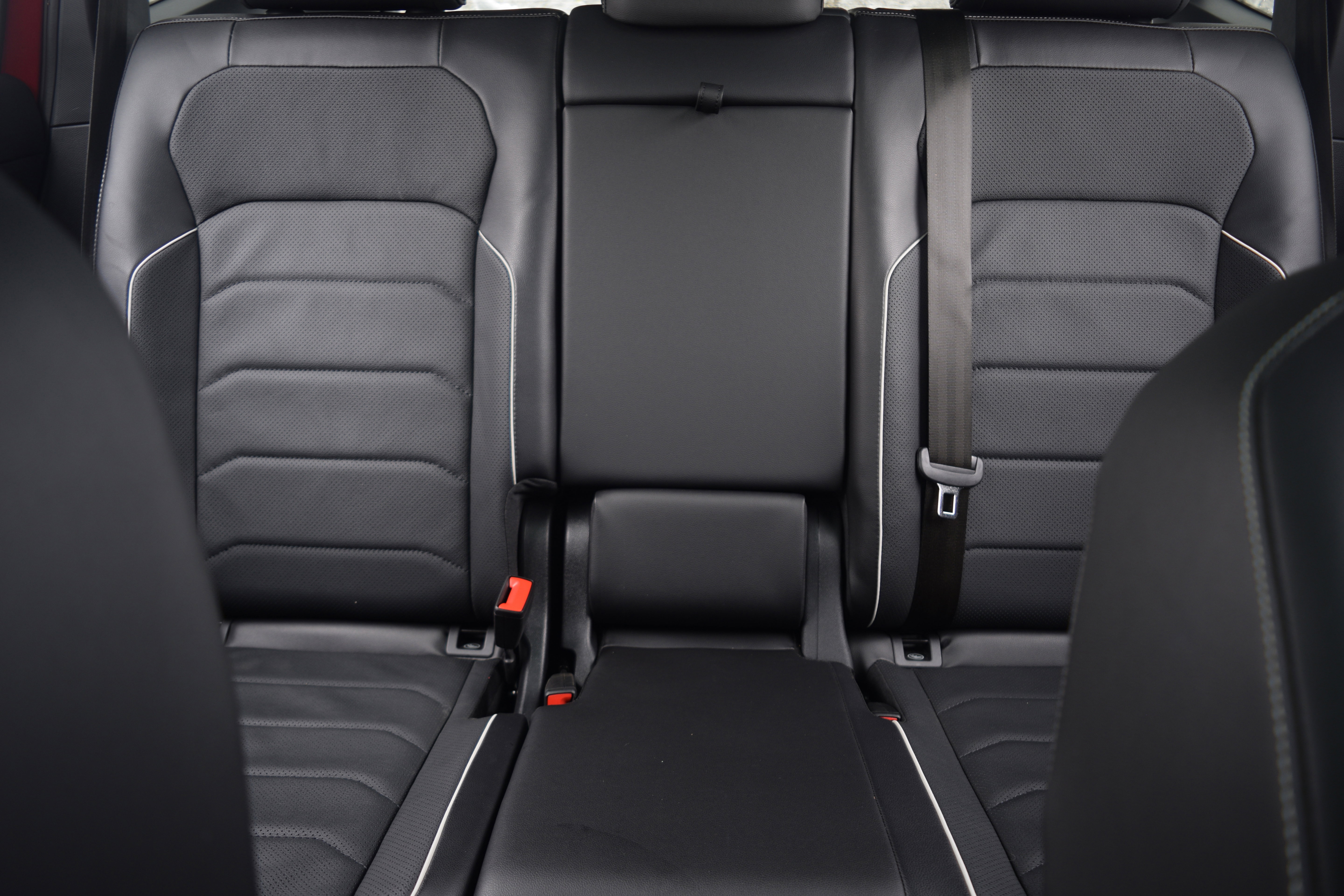 Used 2024 Volkswagen Tiguan SEL R-Line image 17