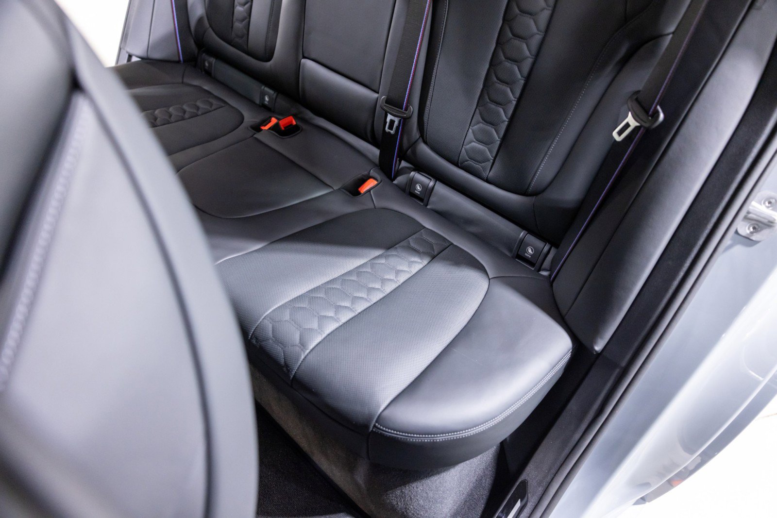 Used 2026 BMW X5 M Competition w/ Executive Package image 34