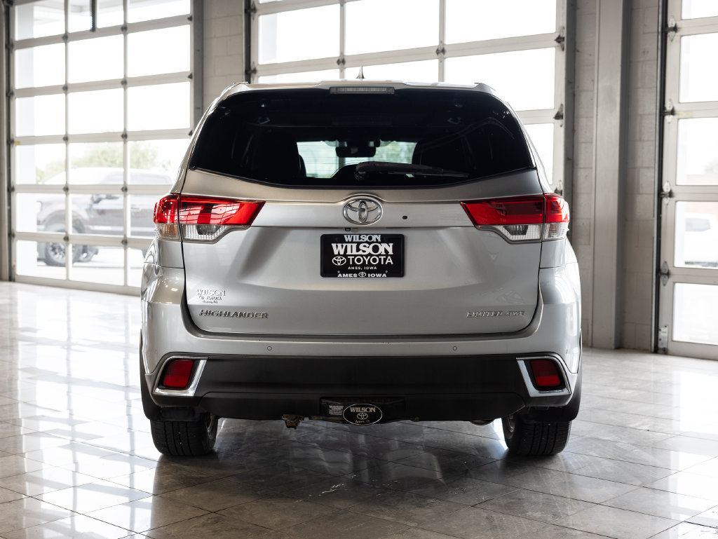 Used 2017 Toyota Highlander Limited Platinum AWD/4WD image 4