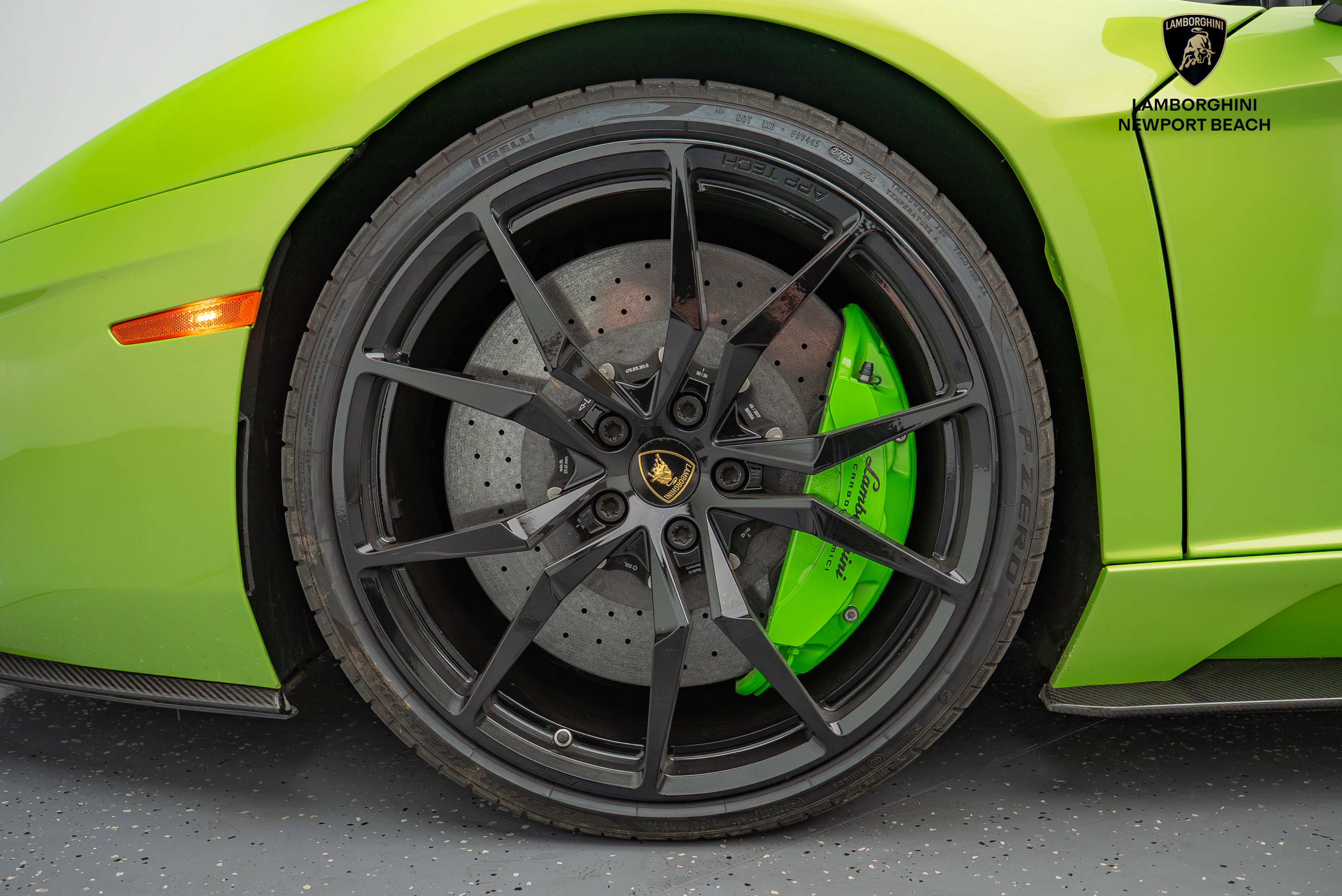 Used 2018 Lamborghini Aventador S image 40