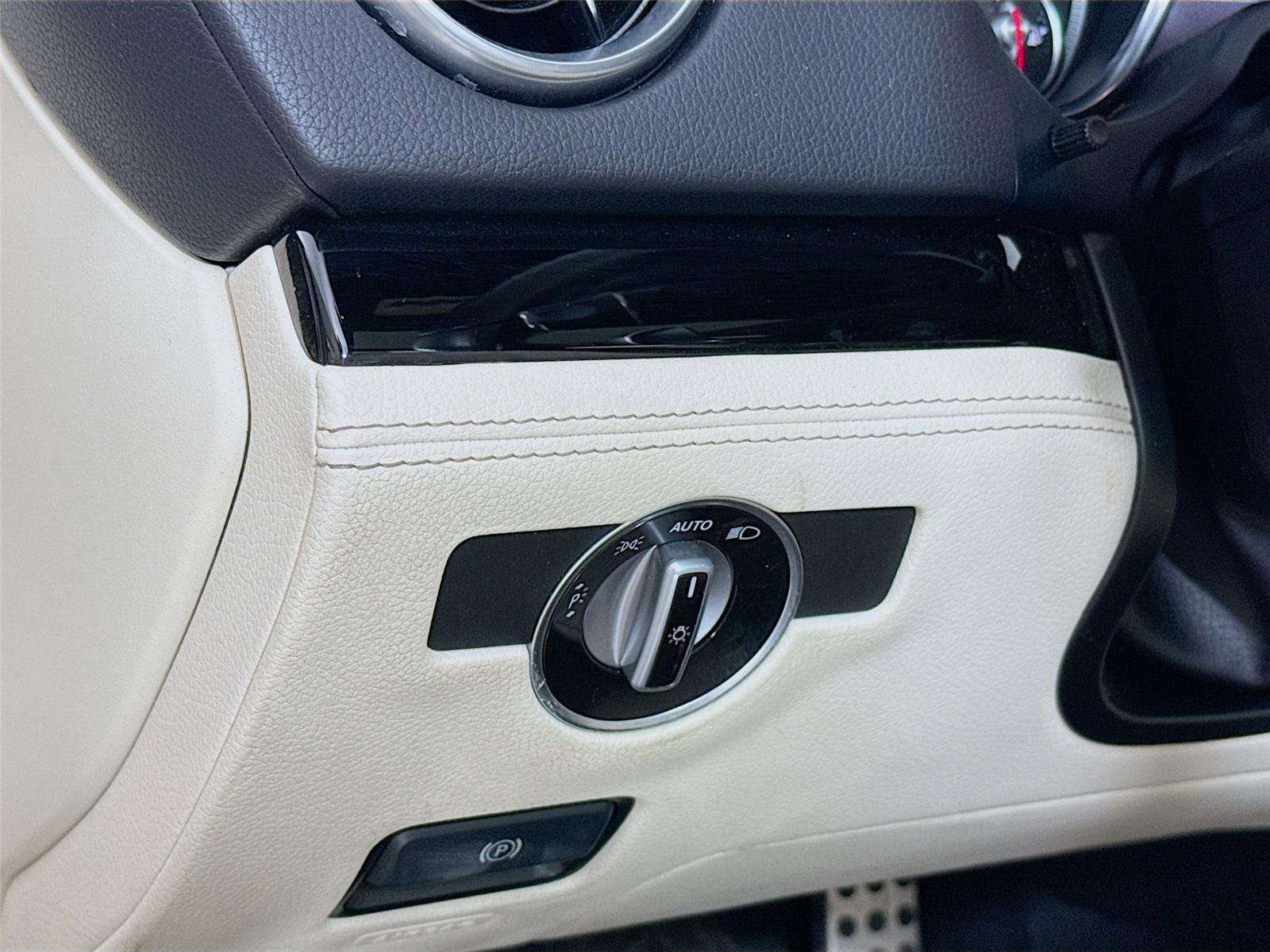 Used 2018 Mercedes-Benz SL 550 image 3