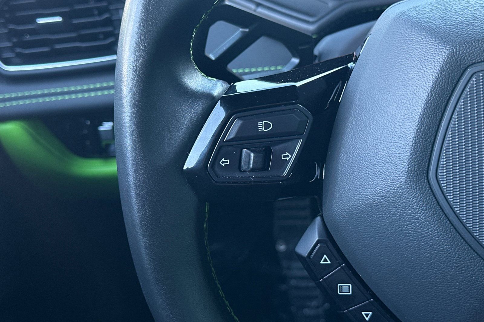 Used 2021 Lamborghini Huracan EVO image 28