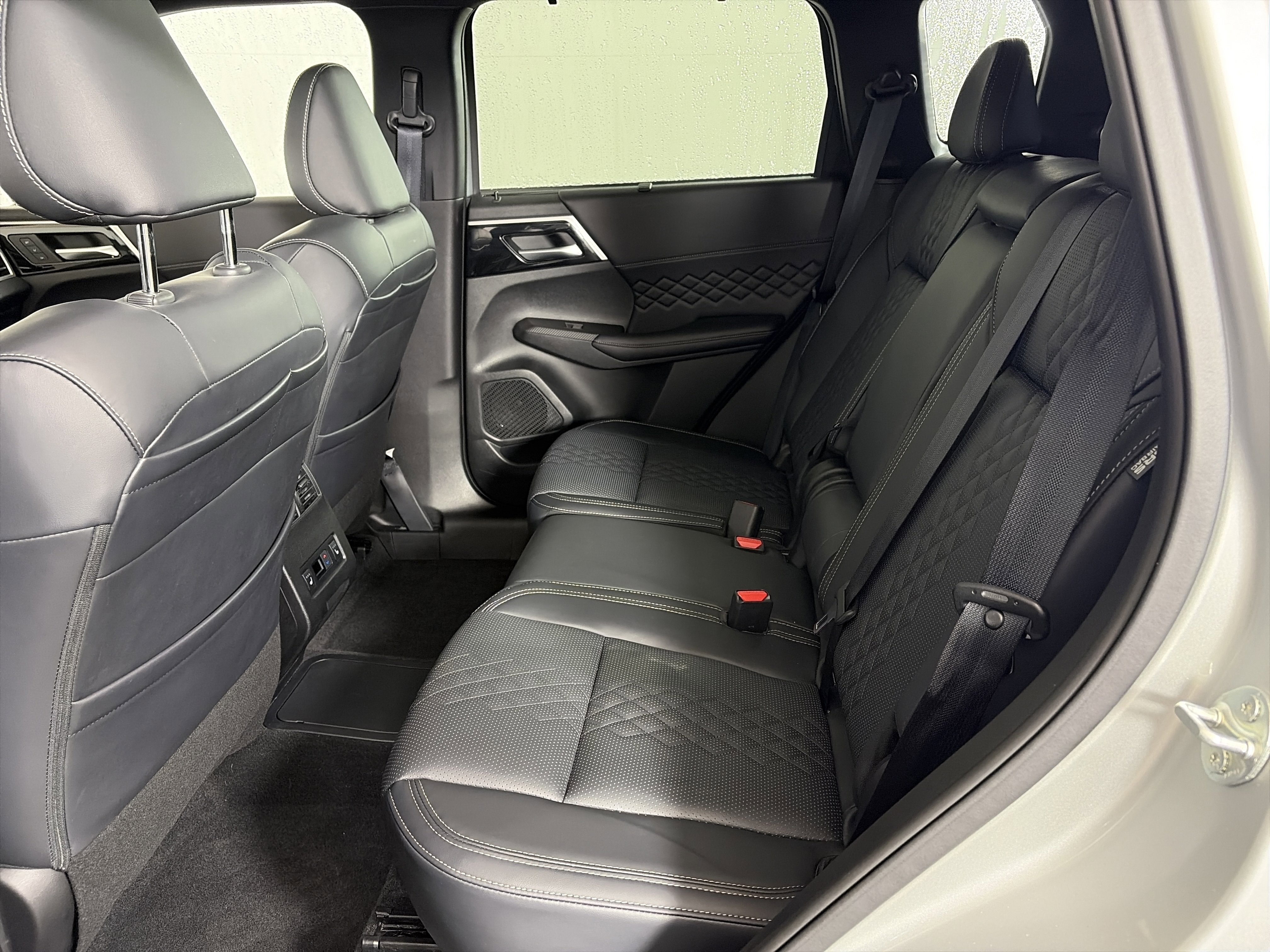 Used 2025 Mitsubishi Outlander SEL image 14