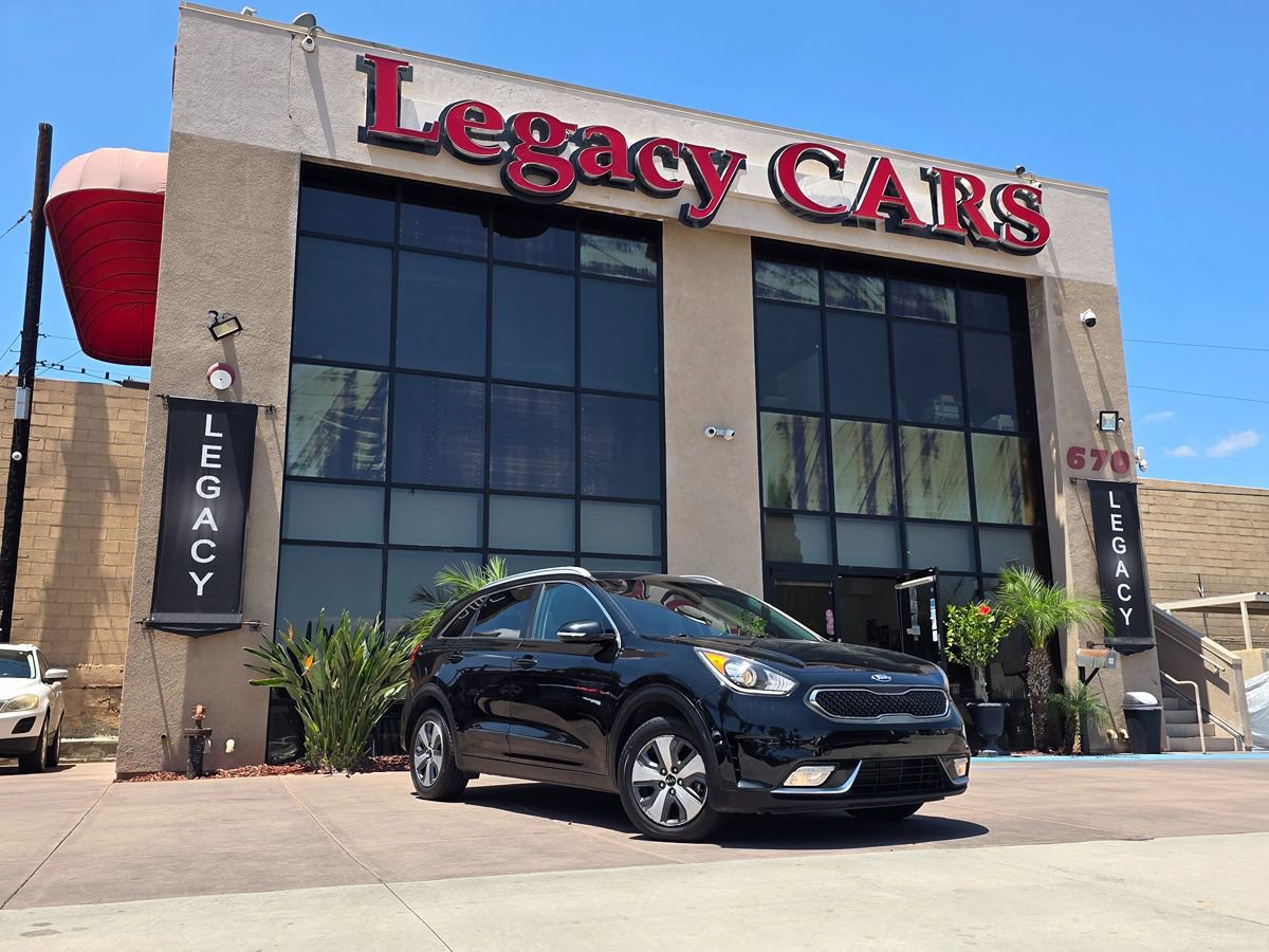 Used 2018 Kia Niro EX FWD image 2