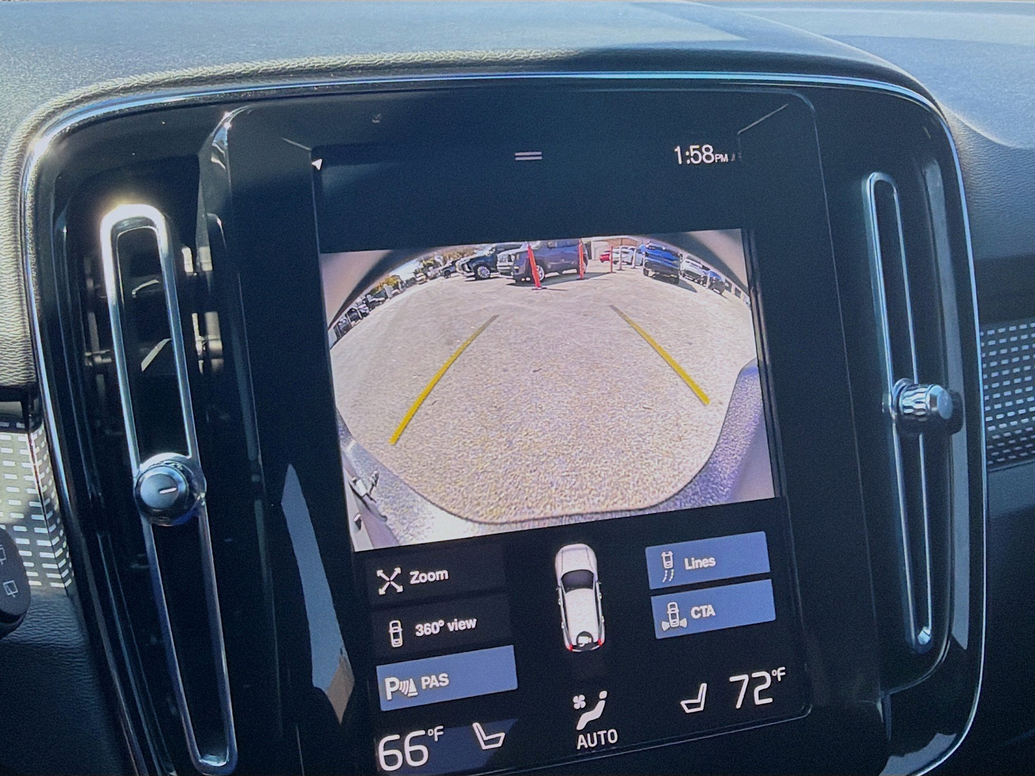 Used 2022 Volvo XC40 T5 R-Design w/ Advanced Package image 14