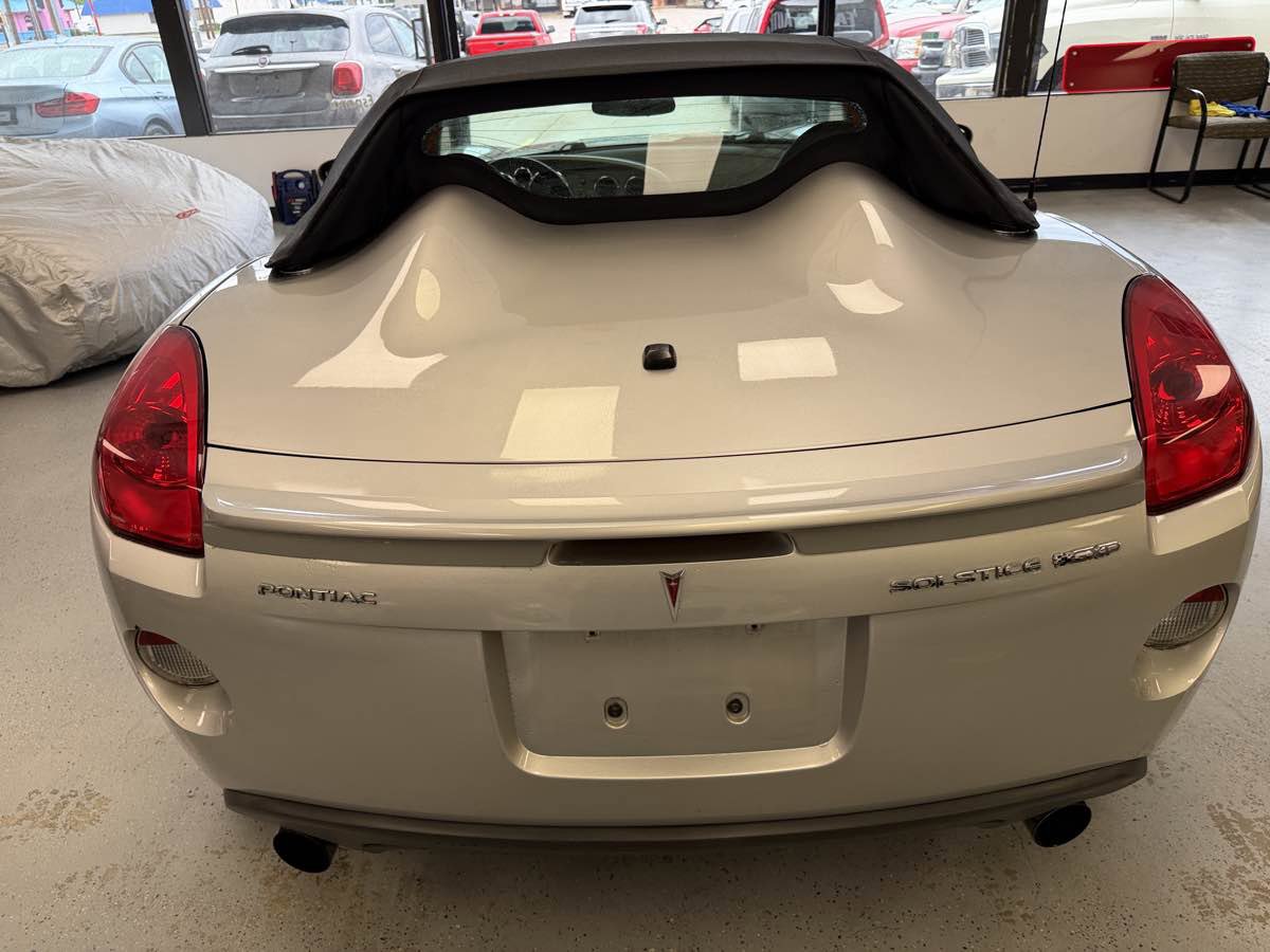 Used 2007 Pontiac Solstice GXP w/ Premium Package RWD image 12