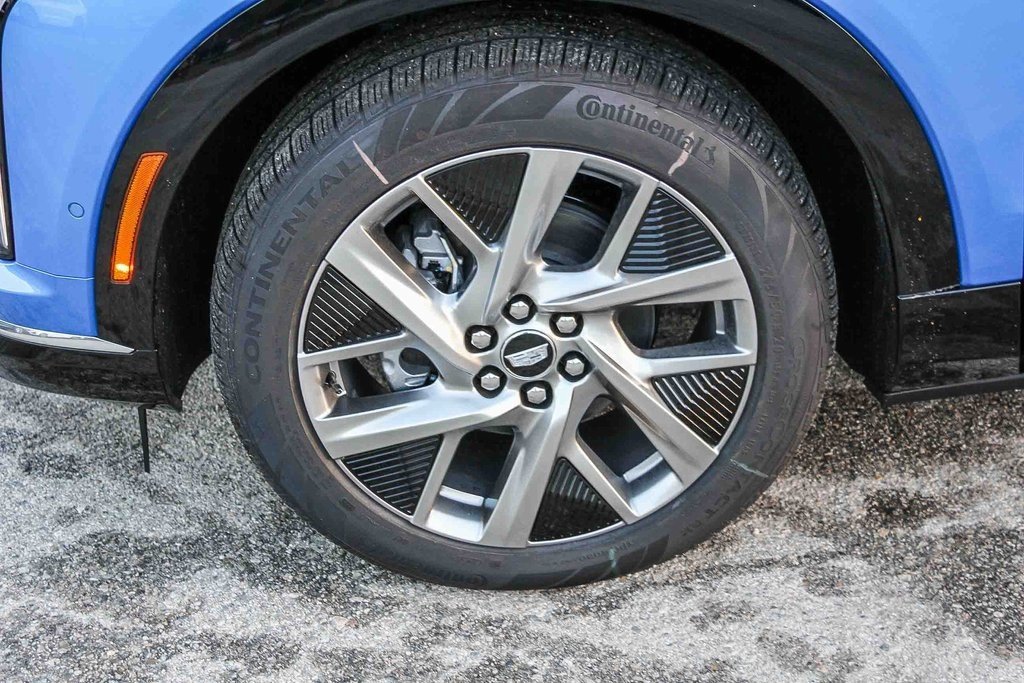 New 2026 Cadillac Optiq Luxury 2 image 9