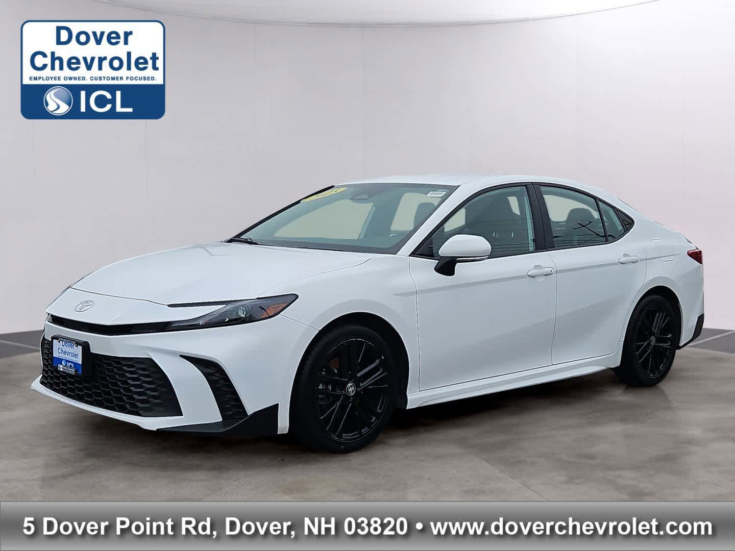 Used 2025 Toyota Camry SE FWD image 1