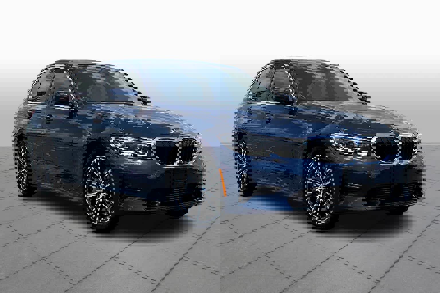 Used 2021 BMW 330i Sedan w/ Premium Package image 3