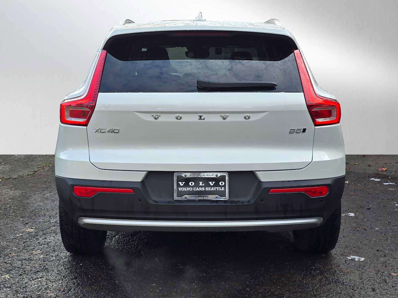 Used 2025 Volvo XC40 B5 Core w/ Protection Package Premier image 4