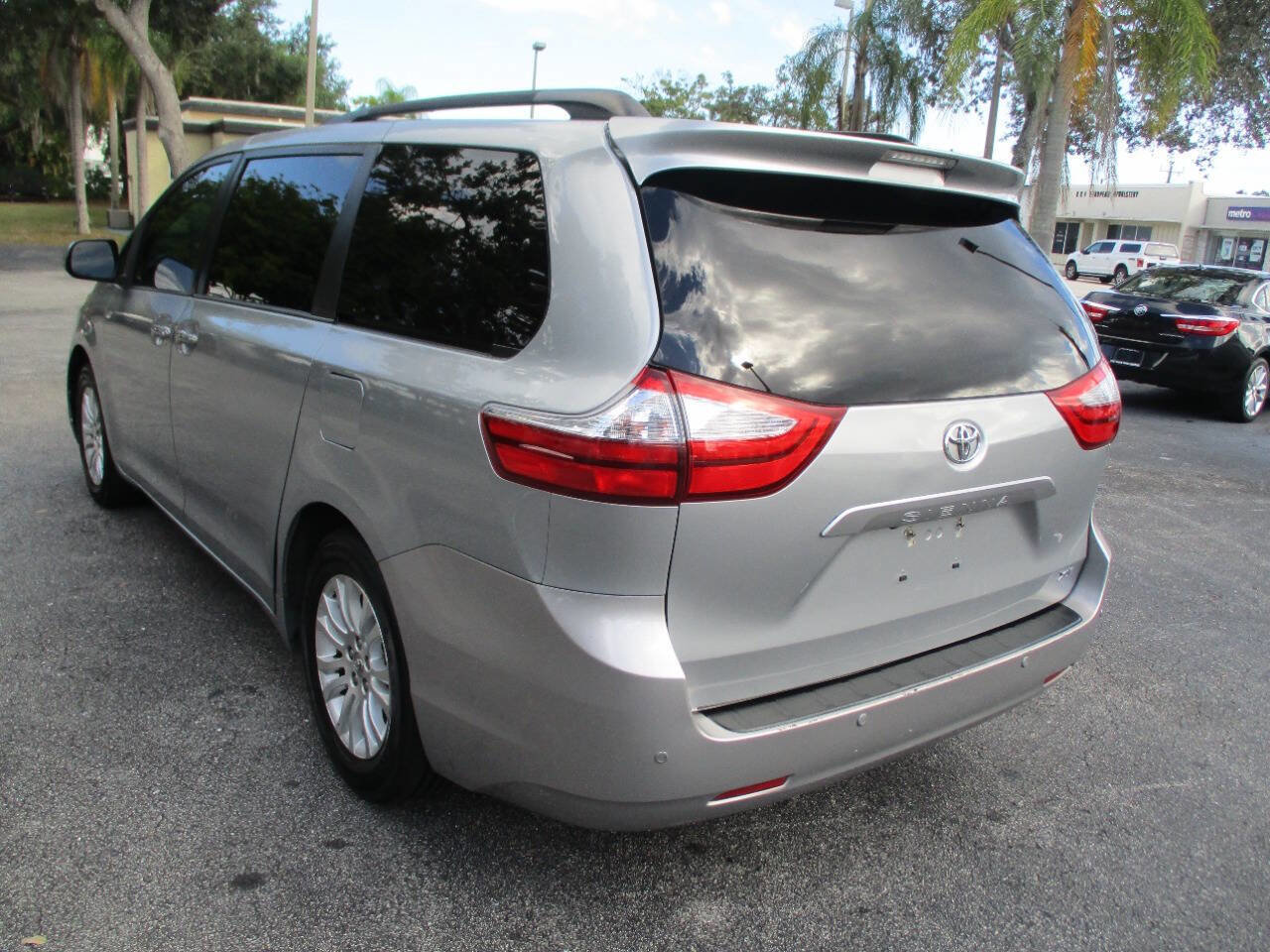 Used 2015 Toyota Sienna XLE Premium image 7