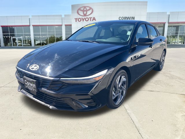 Used 2025 Hyundai Elantra Limited FWD image 7
