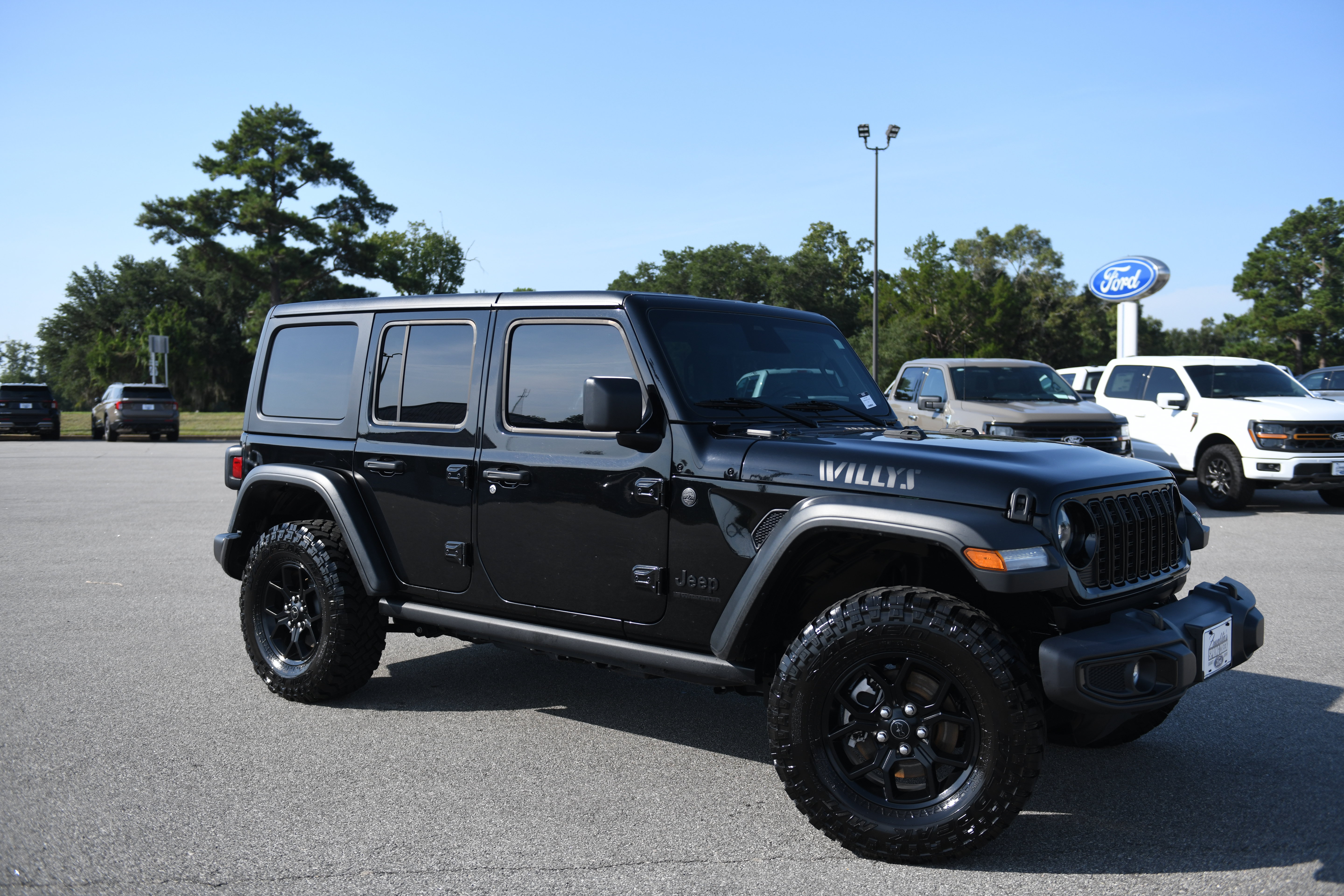 Used 2025 Jeep Wrangler Unlimited Sport AWD/4WD image 1