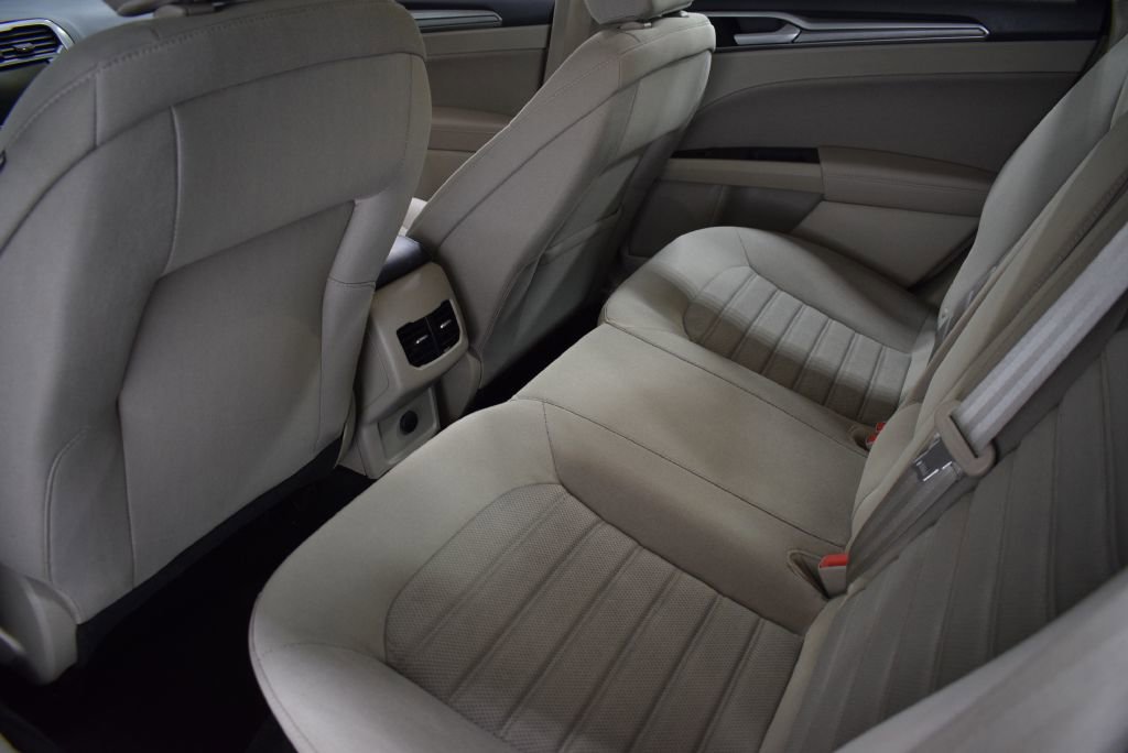 Used 2020 Ford Fusion SE image 13