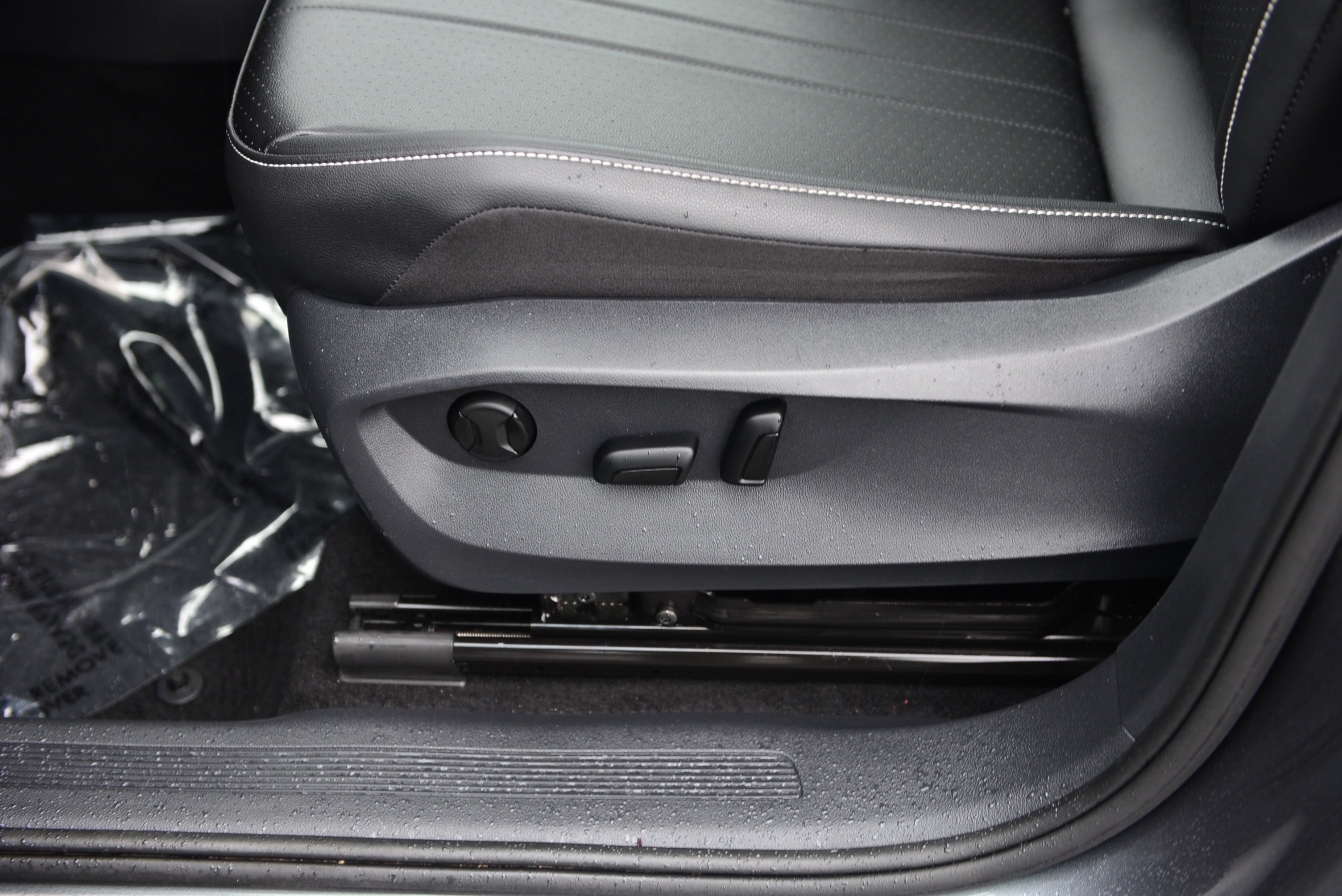 Certified 2024 Volkswagen Tiguan SE AWD/4WD image 24