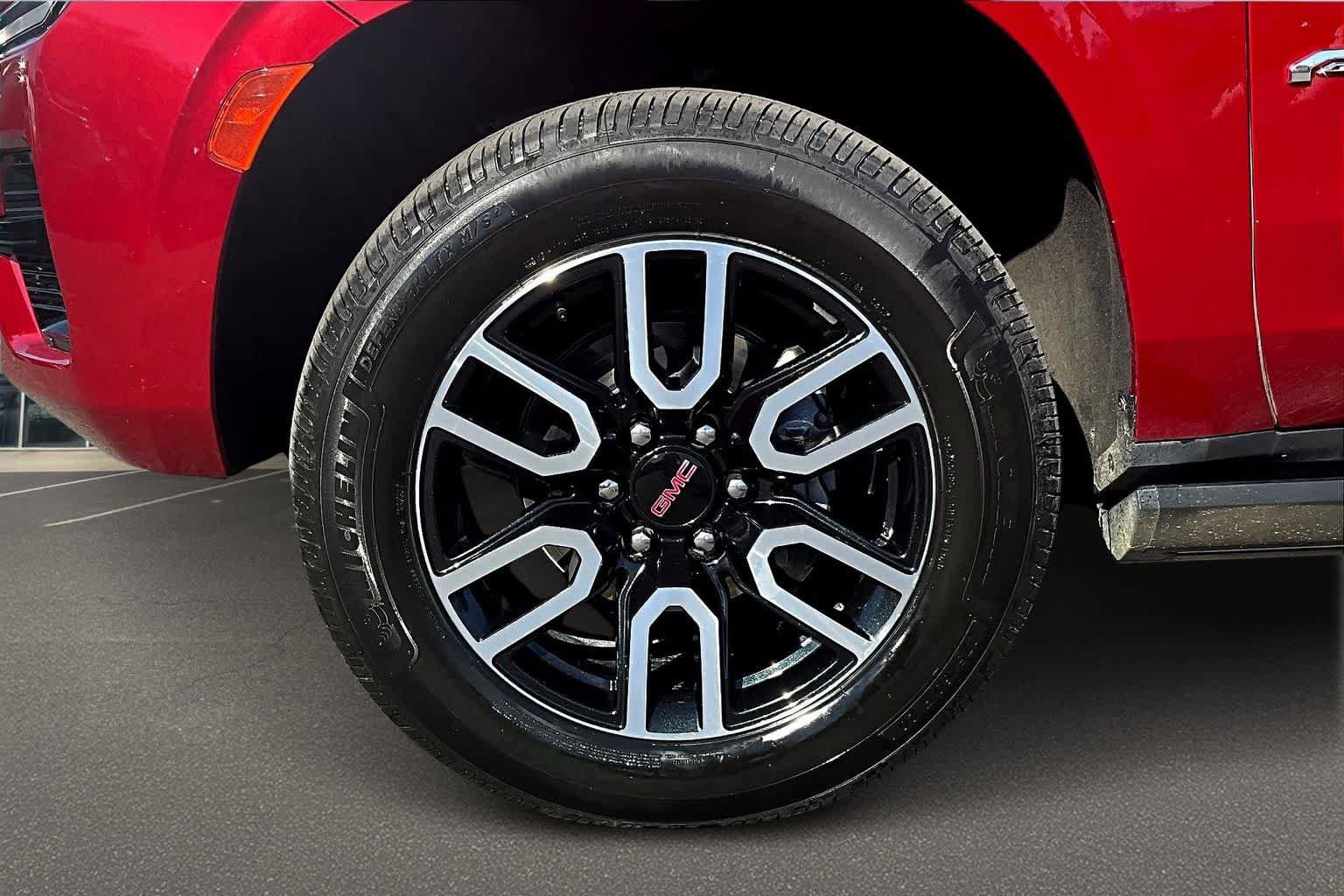 Used 2022 GMC Yukon AT4 image 8