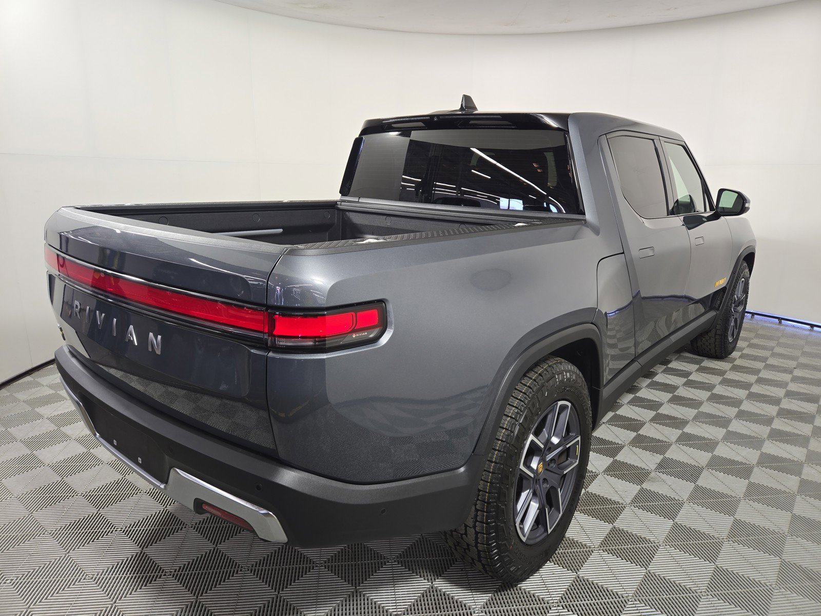 Used 2022 Rivian R1T Launch Edition image 5